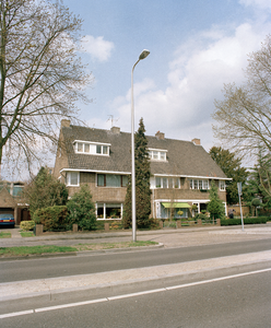 828268 Afbeelding van een straatlantaarn aan de Mr. Tripkade te Utrecht.